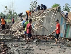 Angin Kencang Terjang Madiun, 2 Rumah Roboh dan 10 Rusak Ringan