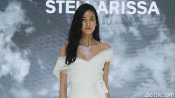 Foto: Gaun Pengantin Serba Putih Karya Stella Rissa untuk Tren 2020