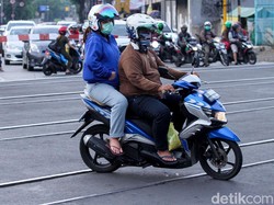 Aksi Tak Sayang Nyawa Pengendara Terobos Perlintasan Kereta