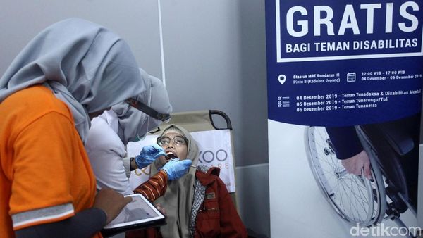Asyik! Teman-teman Difabel Bisa Periksa Gigi Gratis di Stasiun MRT