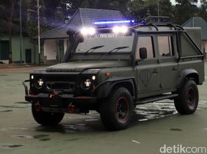 Modifikasi Mobil Perang Land Rover Defender