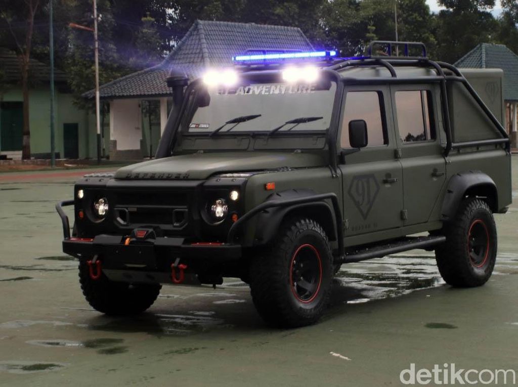 Modifikasi Mobil Perang Land Rover Defender Modifikasi Mobil Perang Land Rover Defender