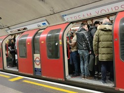 Menjajal Kereta Bawah Tanah Pertama Dunia