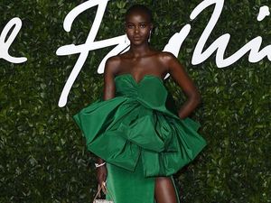 Kalahkan Anak Cindy Crawford, Adut Akech Jadi Model of the Year 2019 Kalahkan Anak Cindy Crawford, Adut Akech Jadi Model of the Year 2019