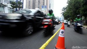 Suasana Uji Coba Penutupan U-Turn Jl Satrio