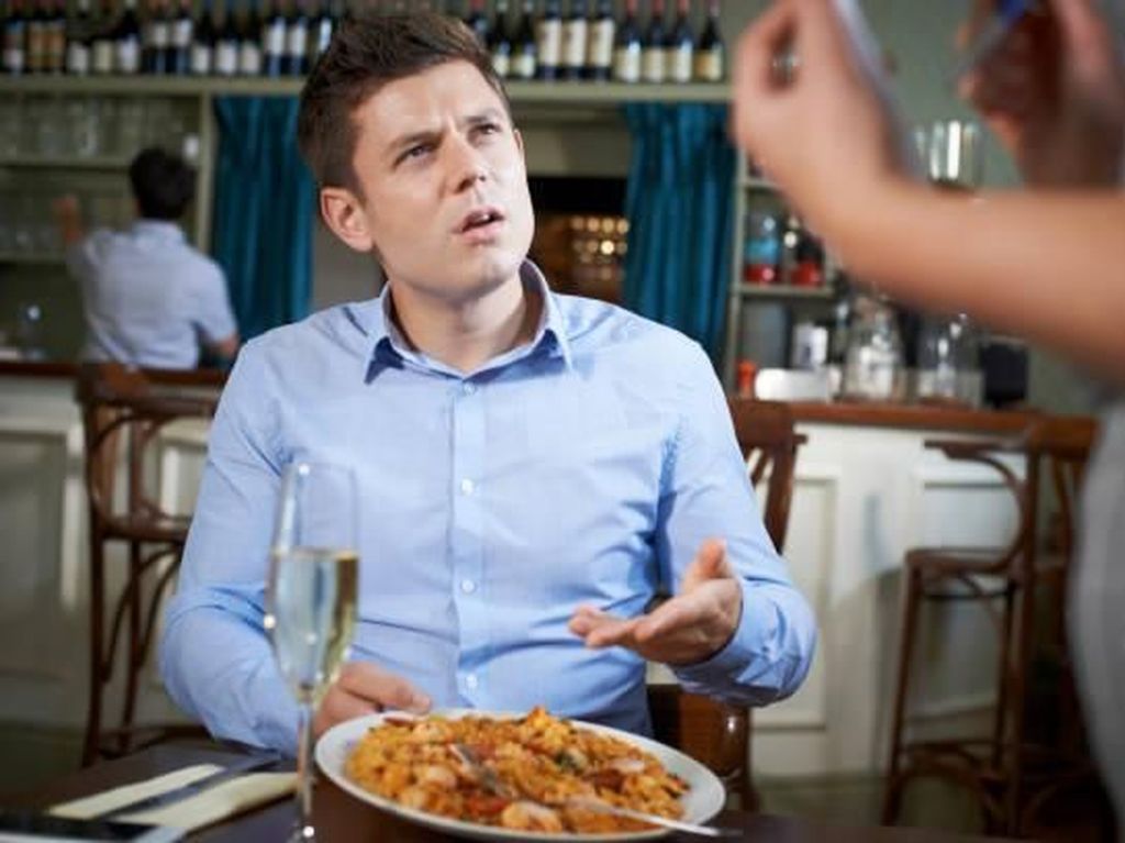 Tak Masuk Akal! 5 Restoran Ini Larang Pengunjung Pakai Parfum hingga Celana Merah Tak Masuk Akal! 5 Restoran Ini Larang Pengunjung Pakai Parfum hingga Celana Merah