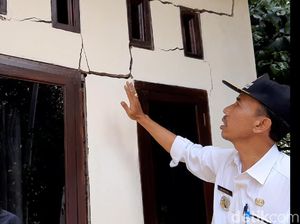 Tanah Gerak Rusak 146 Rumah di Tasik, Tim Geologi Diminta Turun Tangan Tanah Gerak Rusak 146 Rumah di Tasik, Tim Geologi Diminta Turun Tangan