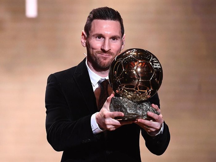 Barcelona's Argentinian forward Lionel Messi reacts after winning the Ballon d'Or France Football 2019 trophy at the Chatelet Theatre in Paris on December 2, 2019. - Lionel Messi won a record-breaking sixth Ballon d'Or on Monday after another sublime year for the Argentinian, whose familiar brilliance remained undimmed even through difficult times for club and country. (Photo by FRANCK FIFE / AFP)
