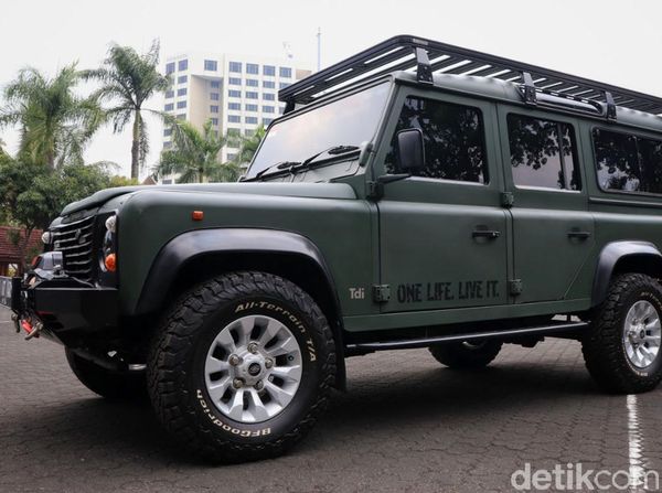 Garang! Land Rover Defender Sang Jenderal