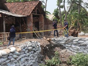Tim KLHK Segel Ratusan Karung Limbah B3 yang Resahkan Warga Nganjuk