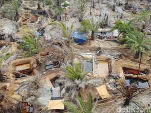 Ratusan Sumur Minyak Ilegal di Jambi Disegel dan Ditutup Polisi Ratusan Sumur Minyak Ilegal di Jambi Disegel dan Ditutup Polisi