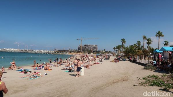 Potret La Mer, Pantai Berbikini di Dubai