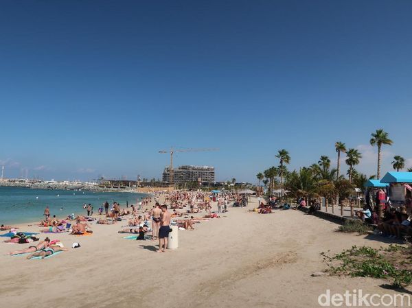 Potret La Mer, Pantai Berbikini di Dubai