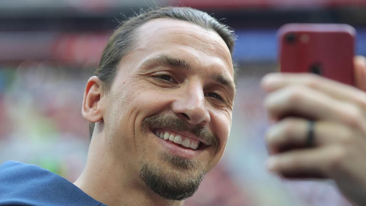 Zlatan Ibrahimovic berteka-teki akan klub barunya di Italia, di tengah rumor kembali ke AC Milan. (Foto: Alexander Hassenstein / Getty Images)