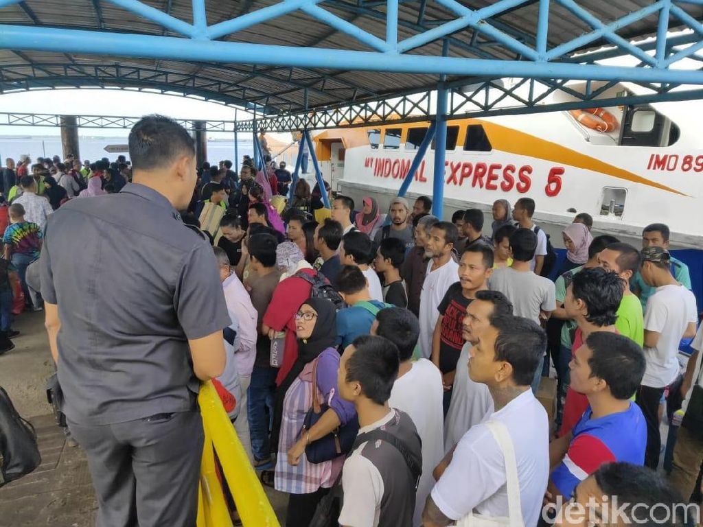 Malaysia Deportasi 53 TKI Bermasalah ke Dumai Riau Malaysia Deportasi 53 TKI Bermasalah ke Dumai Riau