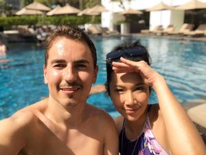 Tak Cuma Nikita Mirzani, Lorenzo Juga Renang Bareng Artis Malaysia Tak Cuma Nikita Mirzani, Lorenzo Juga Renang Bareng Artis Malaysia