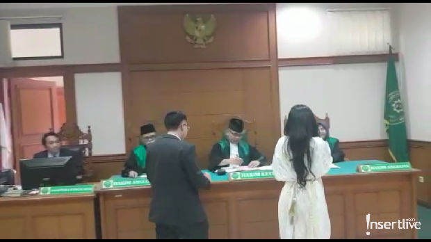 Sidang cerai Ratu Meta