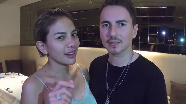 Detik detik Nikita  Mirzani  Diajak Jorge Lorenzo  Clubbing 