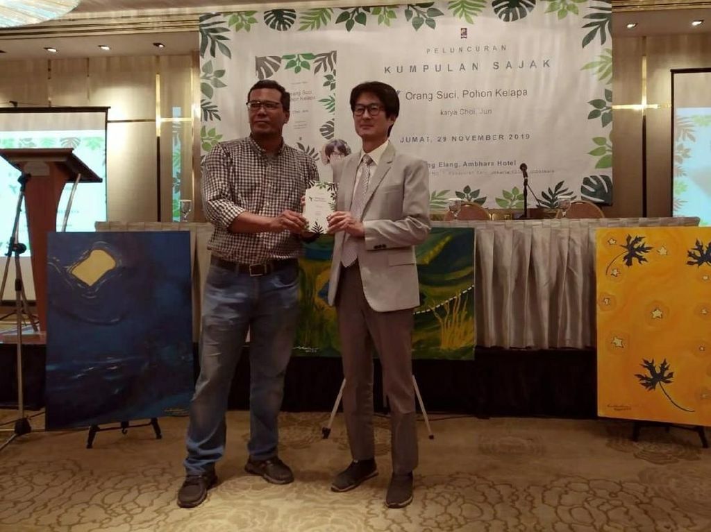 Penyair Korea Rilis Buku Puisi di Jakarta Penyair Korea Rilis Buku Puisi di Jakarta