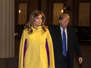 Trump dan Melania Positif Corona, Sempat Ejek Biden yang Pakai Masker