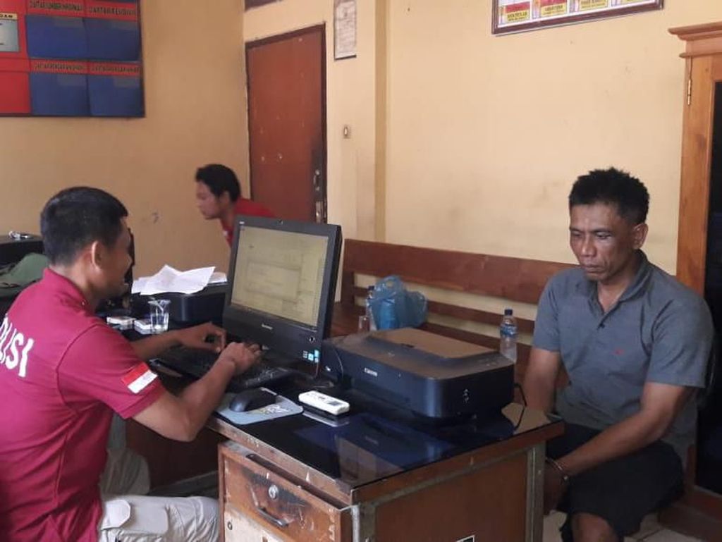Aksi Tipu-tipu Polisi Gadungan: Jualan Barang Bukti Pidana ke Warga Aksi Tipu-tipu Polisi Gadungan: Jualan Barang Bukti Pidana ke Warga