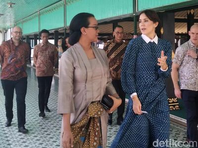 Putri Mahkota Denmark Kunjungi Keraton Yogya