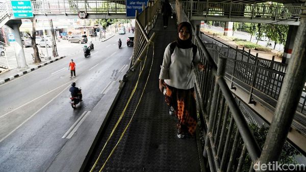 Begini Kondisi JPO Bea Cukai yang Ditabrak Truk Kontainer