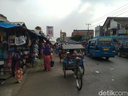 Warga Anggap Pemkab Bogor Tak Tegas Tertibkan PKL di Pasar Citeureup