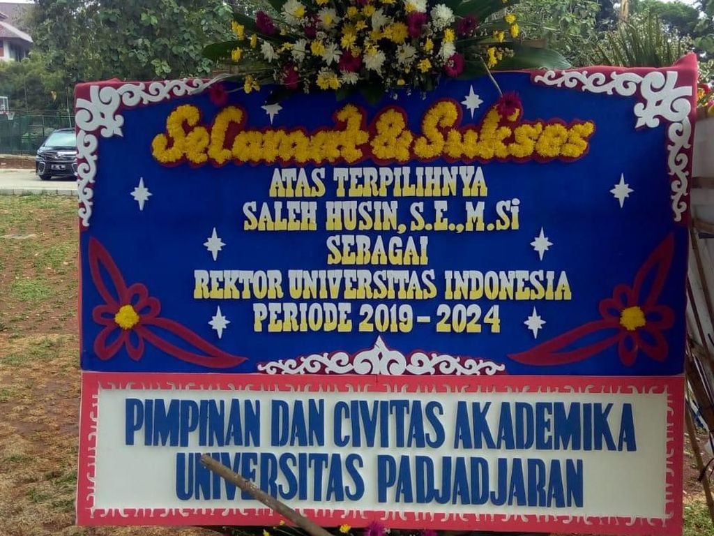 Waduh, Saleh Husin Diberi Karangan Bunga Selamat Jadi Rektor UI Waduh, Saleh Husin Diberi Karangan Bunga Selamat Jadi Rektor UI