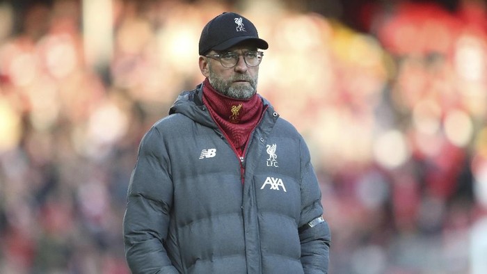 Liverpools manager Jurgen Klopp watches players warm up before the English Premier League soccer match between Liverpool and Brighton at Anfield Stadium, Liverpool, England, Saturday, Nov. 30, 2019. (AP Photo/Jon Super)