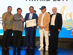 Anies-Ridwan Kamil Sabet Penghargaan Leader Regional Enterpreneur 2019