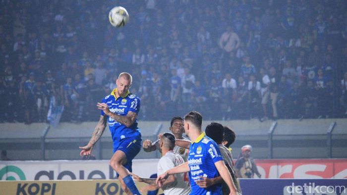 Persib Bandung dikalahkan Persela Lamongan (Wisma Putra/detikSport) Persib Bandung dikalahkan Persela Lamongan (Wisma Putra/detikSport)