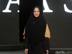 Gaya Liburan Artis Indonesia Pakai Baju Syari, Revalina sampai Melly Goeslaw Gaya Liburan Artis Indonesia Pakai Baju Syari, Revalina sampai Melly Goeslaw