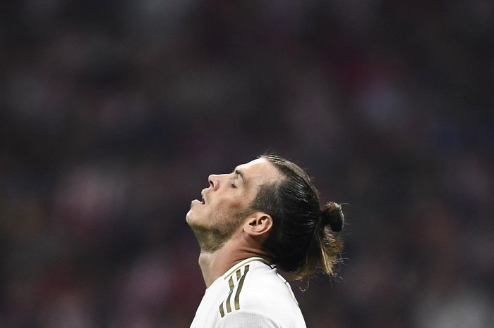 Real Madrids Welsh forward Gareth Bale reacts during the Spanish league football match between Club Atletico de Madrid and Real Madrid CF at the Wanda Metropolitano stadium in Madrid on September 28, 2019. (Photo by OSCAR DEL POZO / AFP)