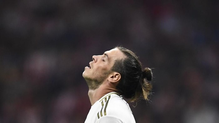 Real Madrids Welsh forward Gareth Bale reacts during the Spanish league football match between Club Atletico de Madrid and Real Madrid CF at the Wanda Metropolitano stadium in Madrid on September 28, 2019. (Photo by OSCAR DEL POZO / AFP)
