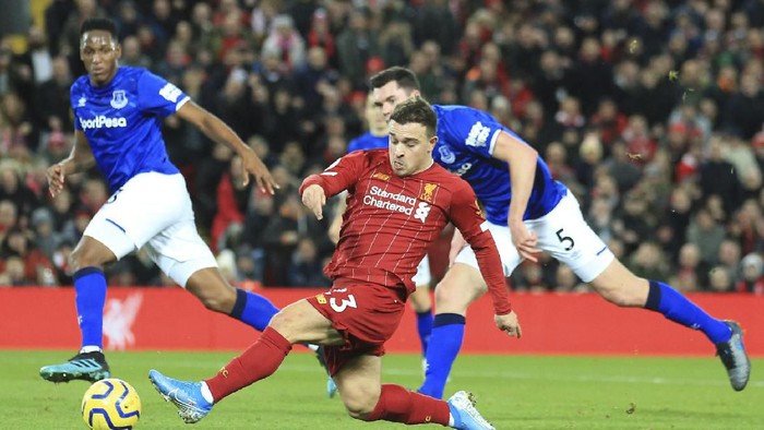 Liverpools Xherdan Shaqiri scores against Everton during the English Premier League soccer match between Liverpool and Everton at Anfield Stadium, Liverpool, England, Wednesday, Dec. 4, 2019. (AP Photo/Jon Super)
