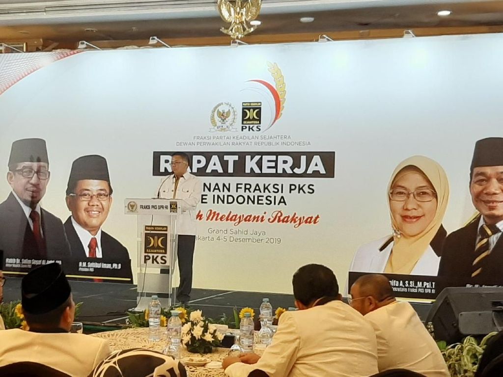 Hadiri Reuni 212, Sohibul Iman: Tidak ke Panggung, Tetapi Membaur dengan Masyarakat Hadiri Reuni 212, Sohibul Iman: Tidak ke Panggung, Tetapi Membaur dengan Masyarakat