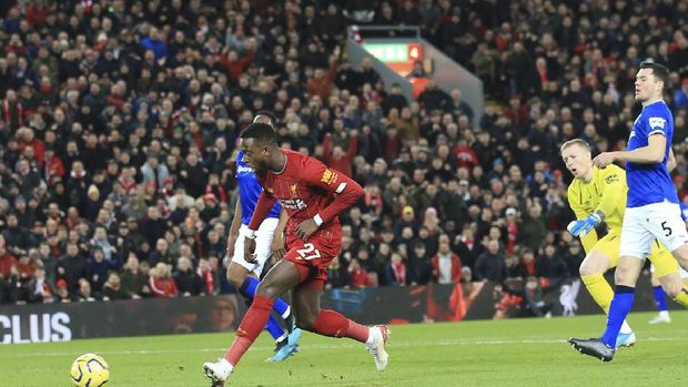Video Cuplikan Gol: Liverpool 5-2 Everton Premier League) Video Cuplikan Gol: Liverpool 5-2 Everton Premier League)