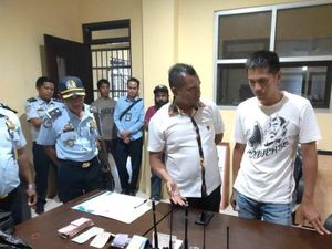 WN China Ditangkap di Manokwari karena Terlibat Tambang Emas Ilegal WN China Ditangkap di Manokwari karena Terlibat Tambang Emas Ilegal