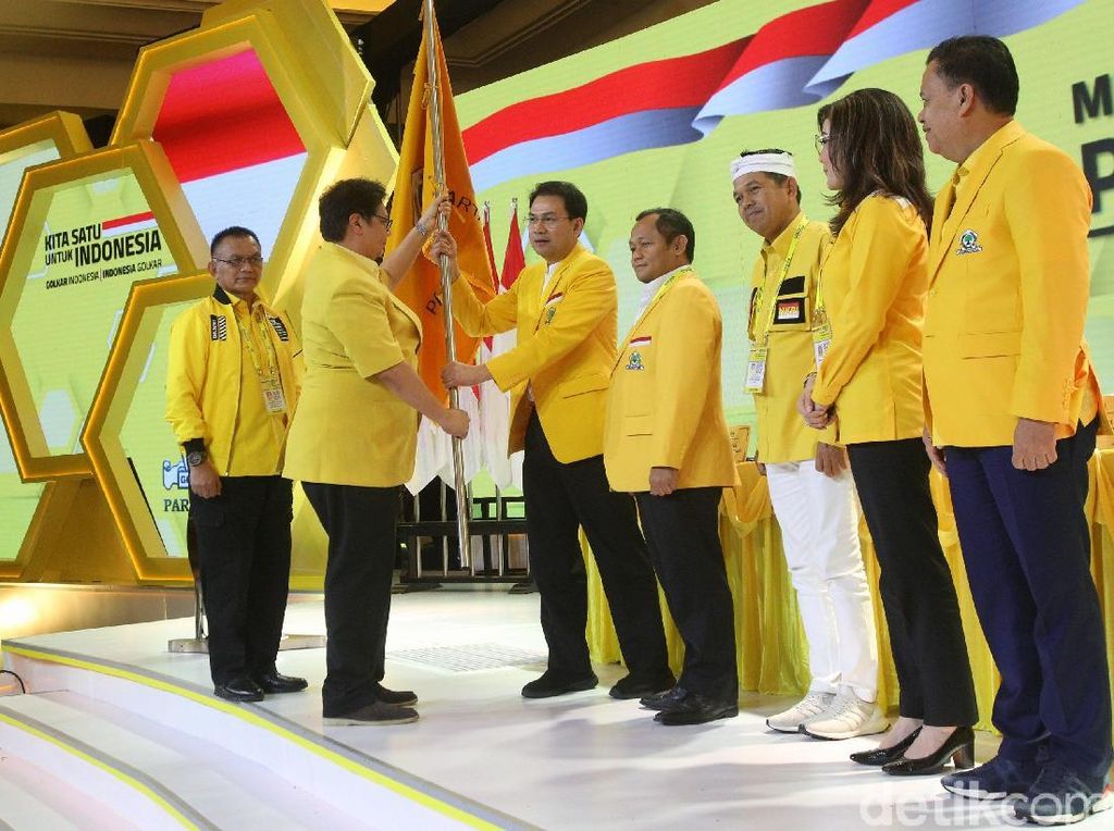 Airlangga Susun Kepengurusan Golkar, Bamsoet Disebut Sudah Kirim Nama Airlangga Susun Kepengurusan Golkar, Bamsoet Disebut Sudah Kirim Nama