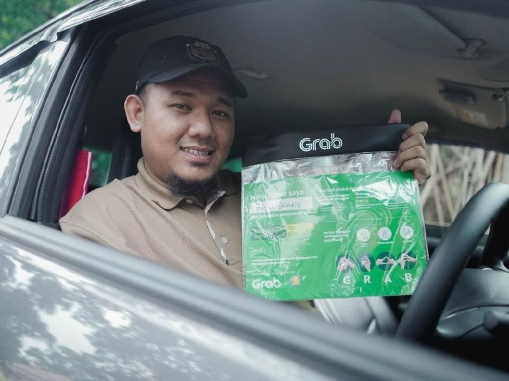 Cerita Fajar: Driver Taksol Pertama dengan Kondisi Tuli Cerita Fajar: Driver Taksol Pertama dengan Kondisi Tuli