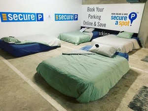Ketika Lahan Parkir Disulap Makara Hotel untuk Para Tunawisma Ketika Lahan Parkir Disulap Makara Hotel untuk Para Tunawisma