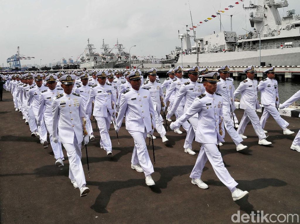 Potret Defile TNI Angkatan Laut di Hari Armada 2019