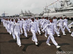 Potret Defile TNI Angkatan Laut di Hari Armada 2019 Potret Defile TNI Angkatan Laut di Hari Armada 2019