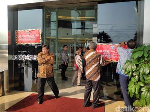 Tempel Stiker, BPRD DKI: Mal Baywalk Pluit Belum Bayar Pajak Rp 5,4 M Tempel Stiker, BPRD DKI: Mal Baywalk Pluit Belum Bayar Pajak Rp 5,4 M