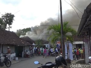 Sebuah Rumah di Pacitan Kebakaran, Satu Mobil Hampir Ikut Terbakar