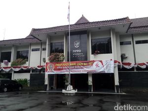 Mobdin Mewah Bupati Karanganyar, Ketua DPRD: Jadi Evaluasi Bersama Mobdin Mewah Bupati Karanganyar, Ketua DPRD: Jadi Evaluasi Bersama