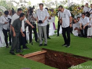 Topi Kesayangan Ikut Temani Ciputra Menuju Alam Baka Topi Kesayangan Ikut Temani Ciputra Menuju Alam Baka