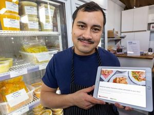 Keren! Restoran Indonesia Pertama di London Berkonsep Online