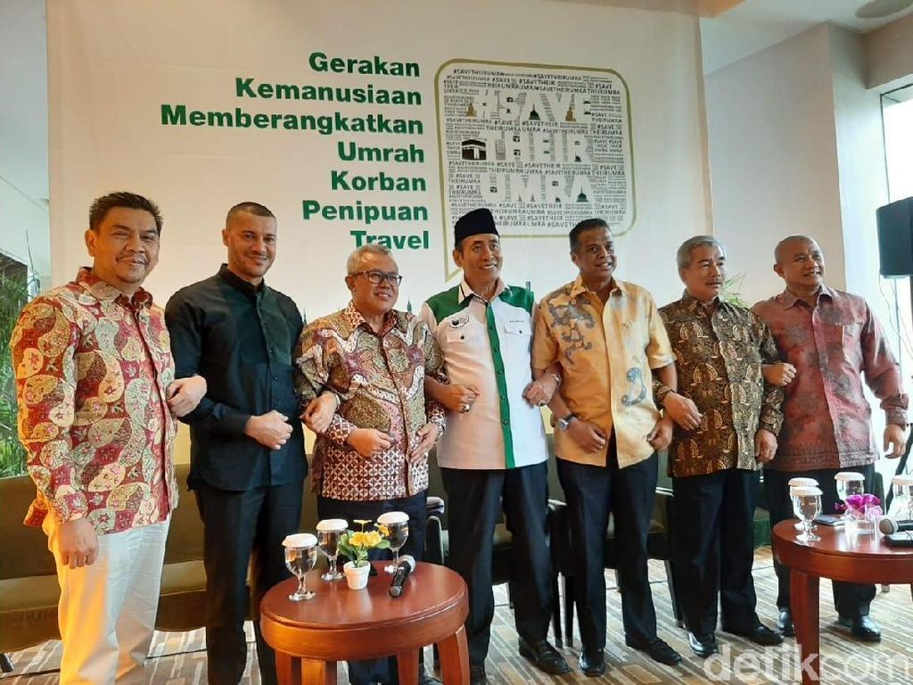 #SaveTheirUmra Buka Sekretariat Pendaftaran Jemaah Korban First Travel #SaveTheirUmra Buka Sekretariat Pendaftaran Jemaah Korban First Travel